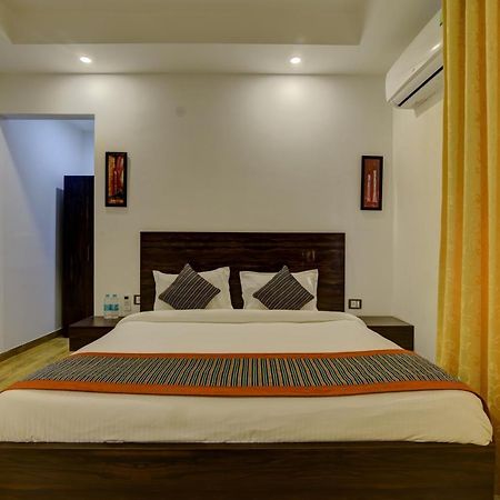 Country Inn Hotels & Resorts Vrindāvan Extérieur photo
