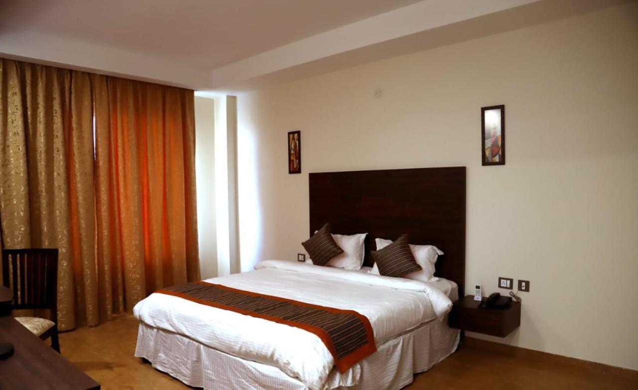Country Inn Hotels & Resorts Vrindāvan Extérieur photo