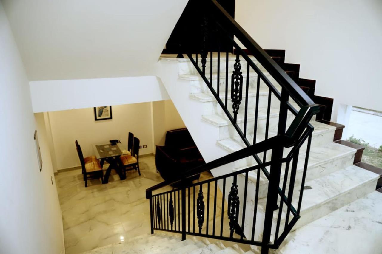 Country Inn Hotels & Resorts Vrindāvan Extérieur photo