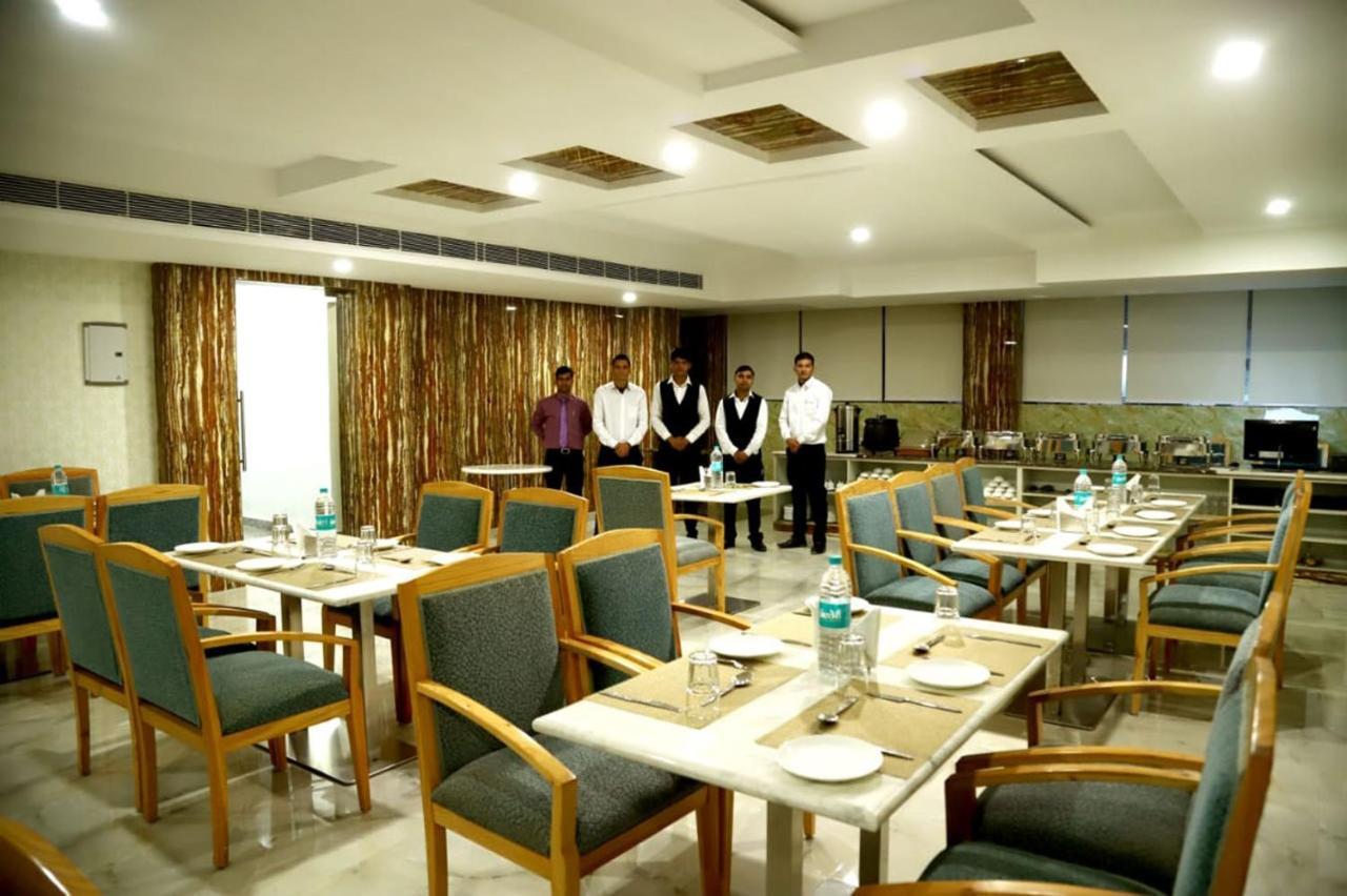Country Inn Hotels & Resorts Vrindāvan Extérieur photo