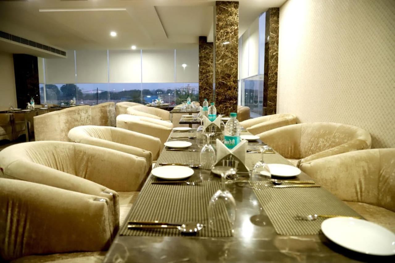 Country Inn Hotels & Resorts Vrindāvan Extérieur photo