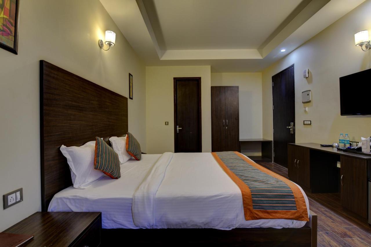 Country Inn Hotels & Resorts Vrindāvan Extérieur photo