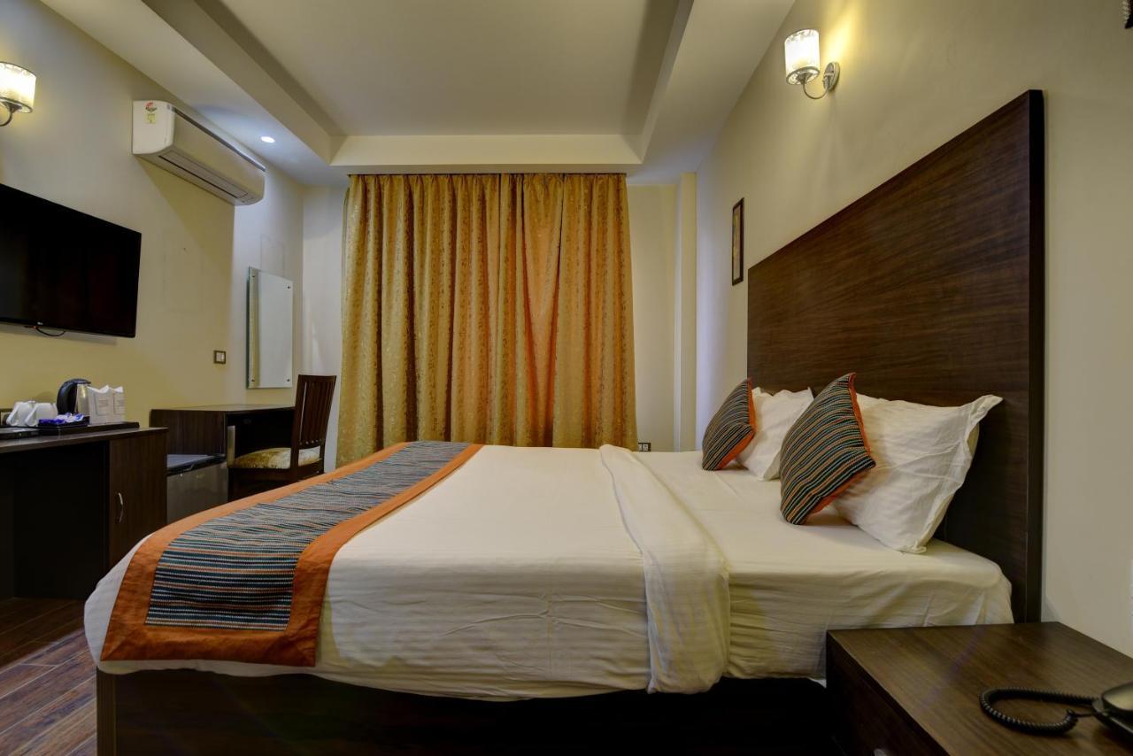 Country Inn Hotels & Resorts Vrindāvan Extérieur photo