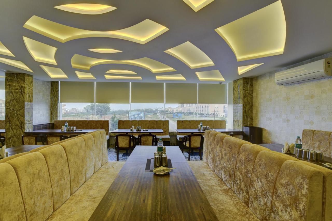 Country Inn Hotels & Resorts Vrindāvan Extérieur photo