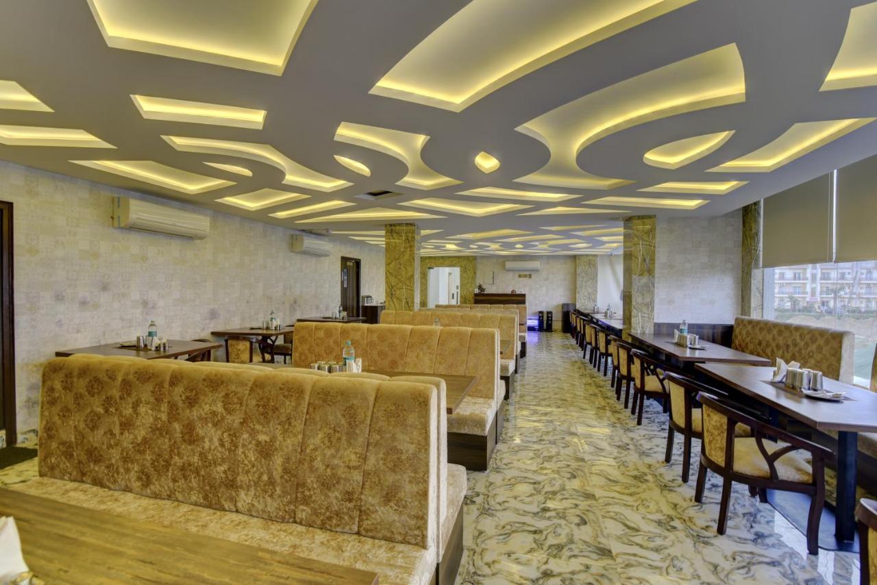 Country Inn Hotels & Resorts Vrindāvan Extérieur photo