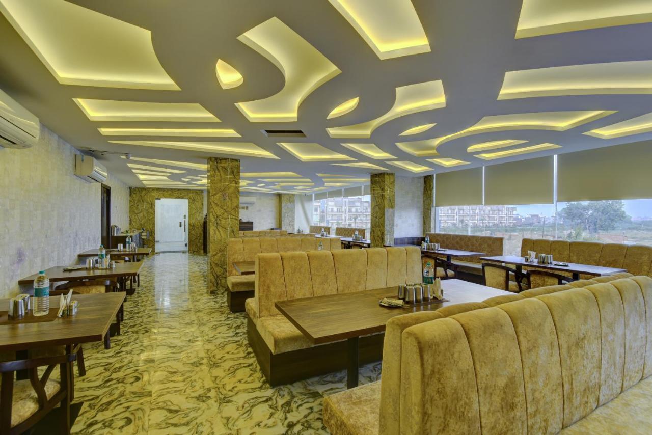 Country Inn Hotels & Resorts Vrindāvan Extérieur photo