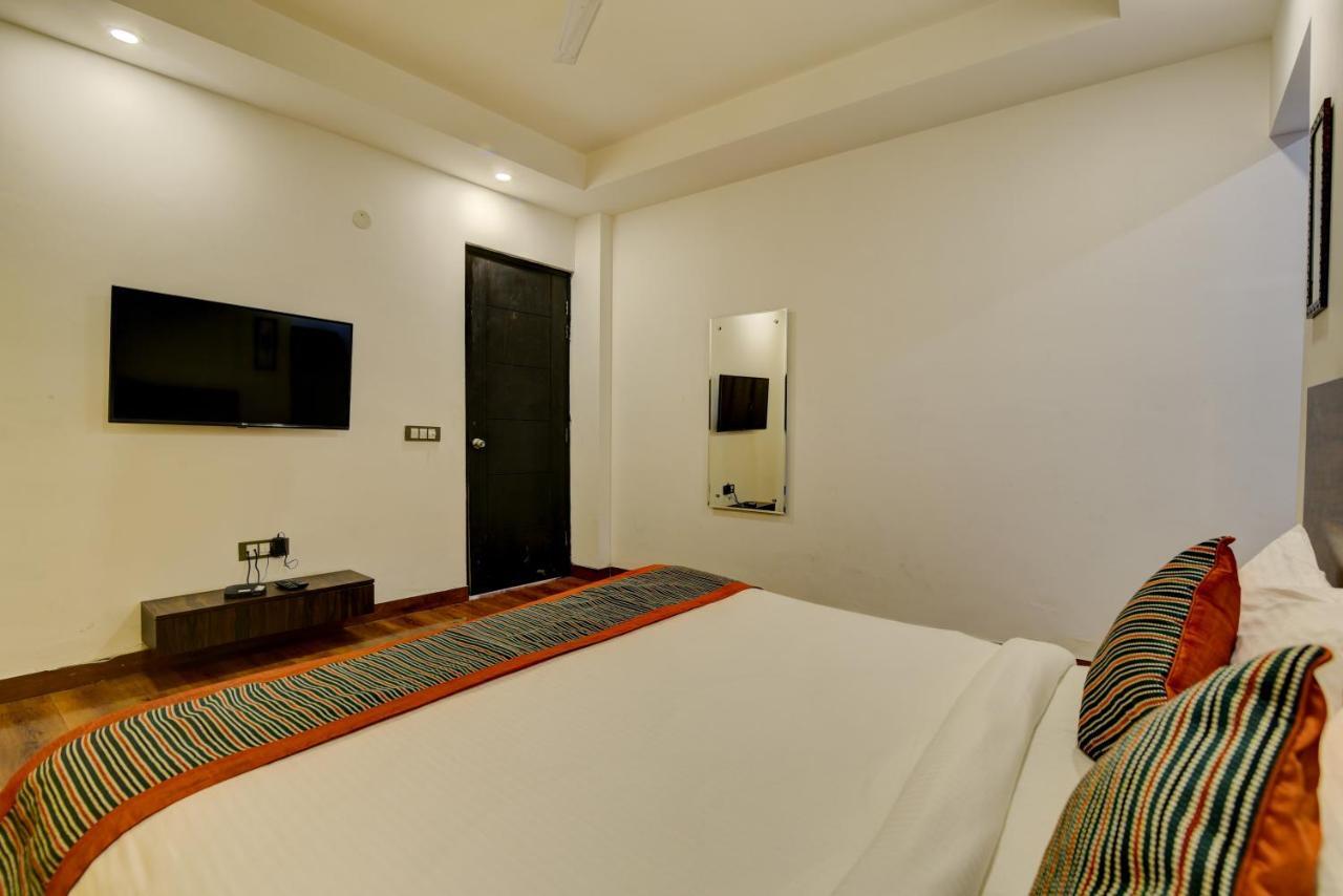 Country Inn Hotels & Resorts Vrindāvan Extérieur photo