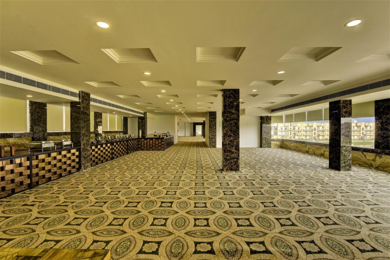 Country Inn Hotels & Resorts Vrindāvan Extérieur photo